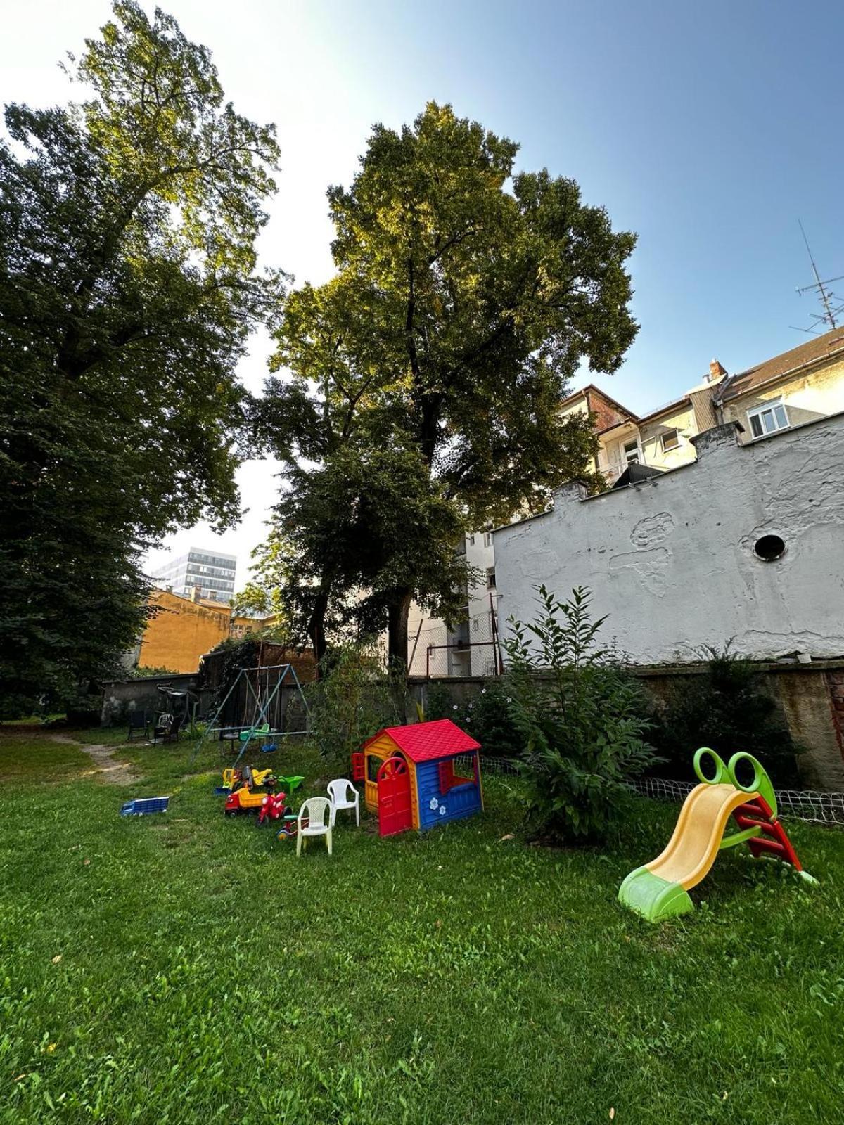 Urban Zenhouse No.2 - Breakfast Included Apartman Pozsony Kültér fotó