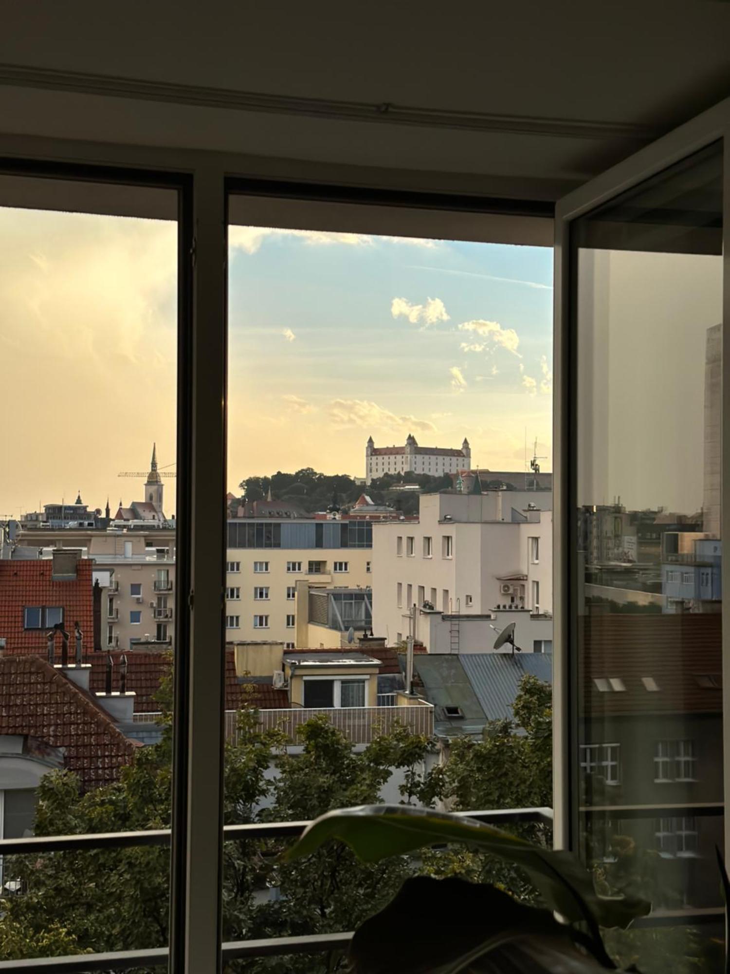 Urban Zenhouse No.2 - Breakfast Included Apartman Pozsony Kültér fotó